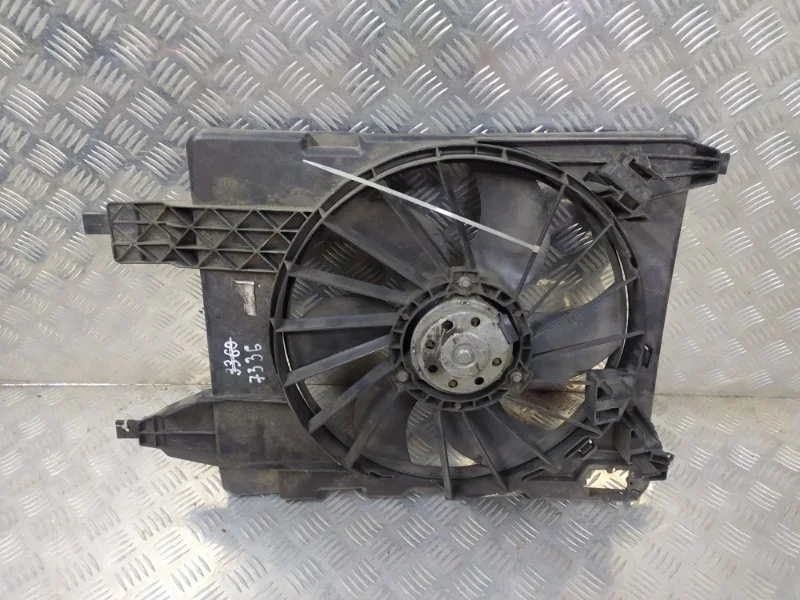 Диффузор радиатора Renault Megane 2003-2009 8200151465