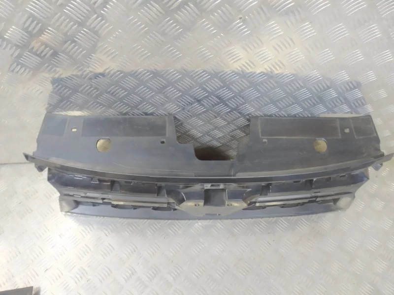 Решетка радиатора Renault Duster 2015-2020 623103564R