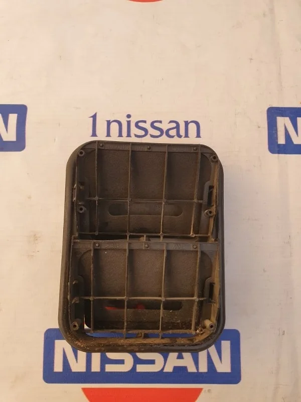 Решетка вентиляционная Nissan X Trail 2015 768042DZ0A T32 MR20DD, задняя левая