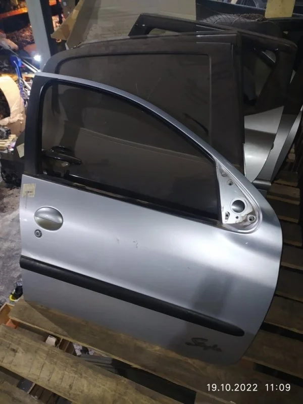 Дверь Peugeot 206 1998-2012 5-door