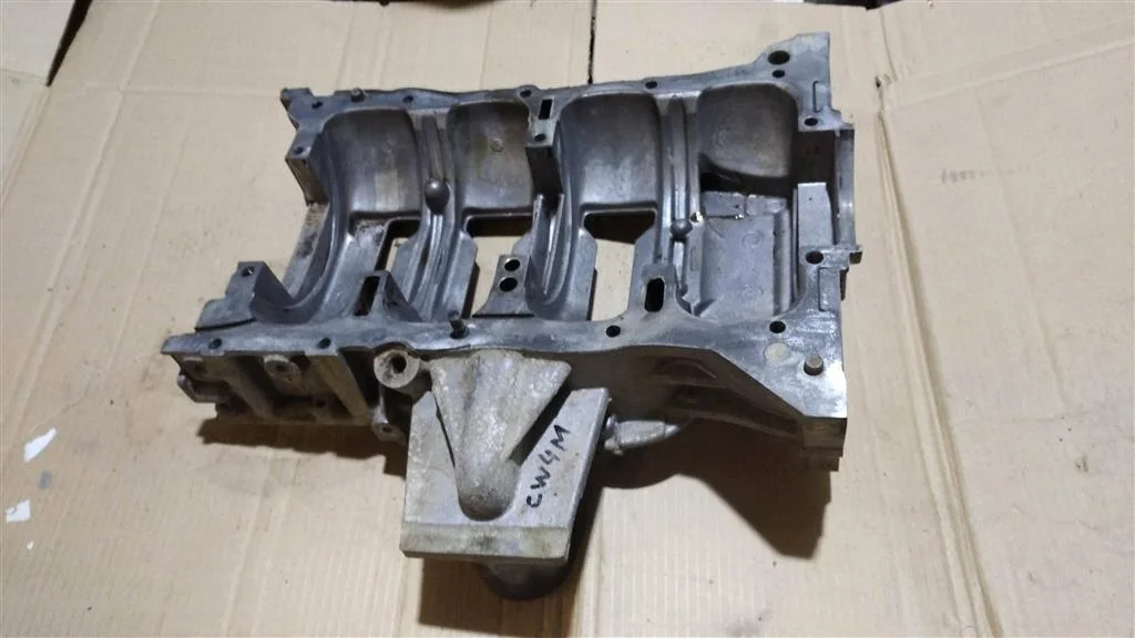Б.у. поддон картера MITSUBISHI OUTLANDER XL CW4W MITSUBISHI OUTLANDER XL CW4W