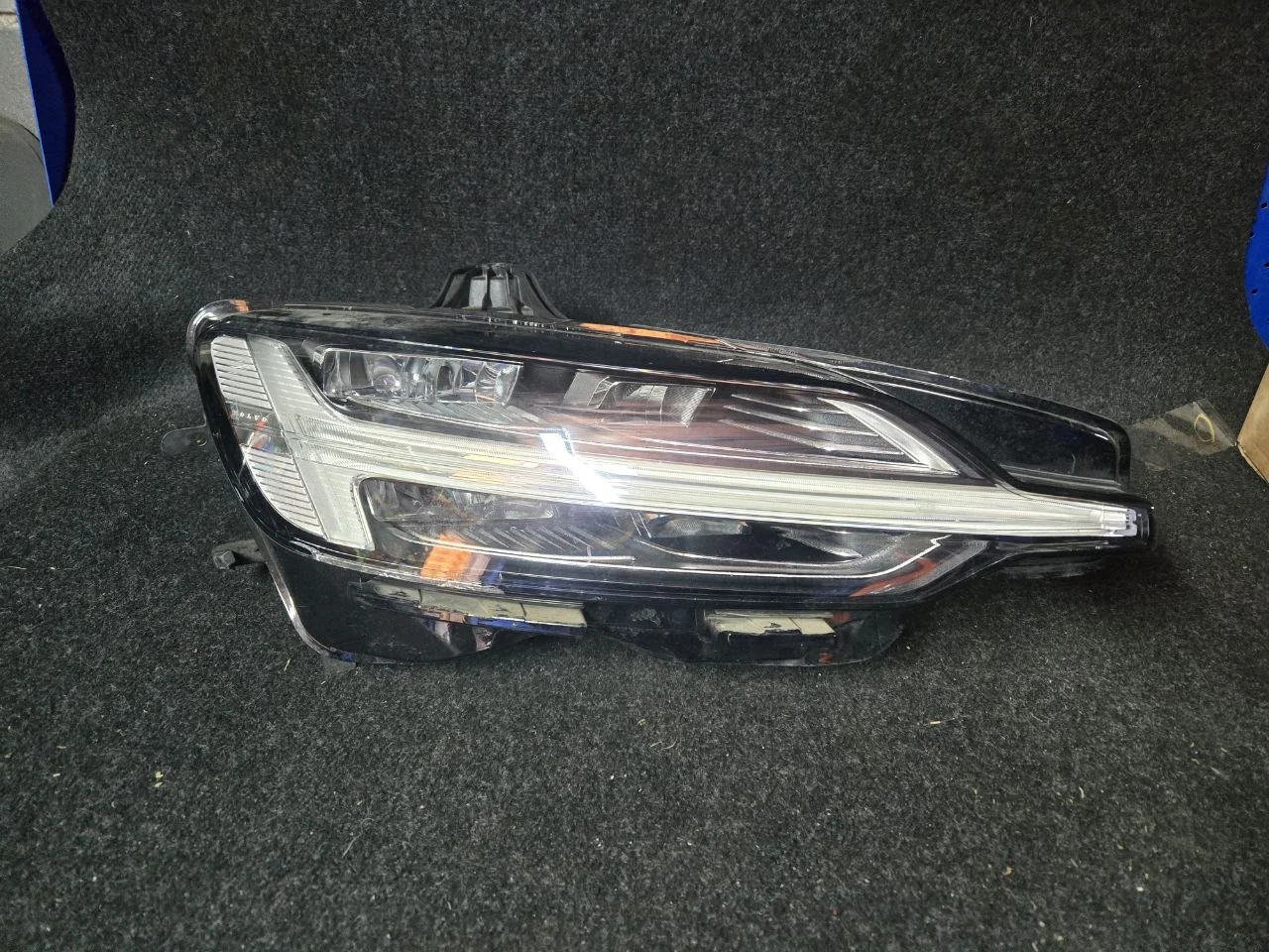 Фара правая Volvo S60 2019+ Volvo V60 2018+ Led Volvo S60 III 2018+ Volvo V60 2019+