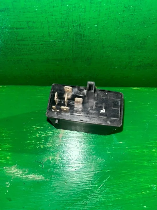 Реле обогрева заднего стекла BMW 5er Е34 1987-1996 Седан (E34) BMW 5er Е34 1987-1996