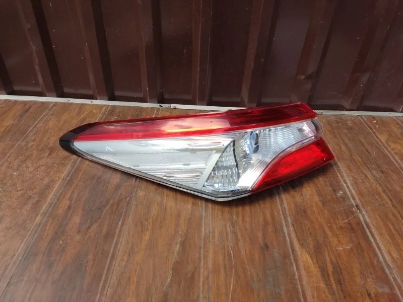 Фонарь Toyota Camry 2018-2021 70