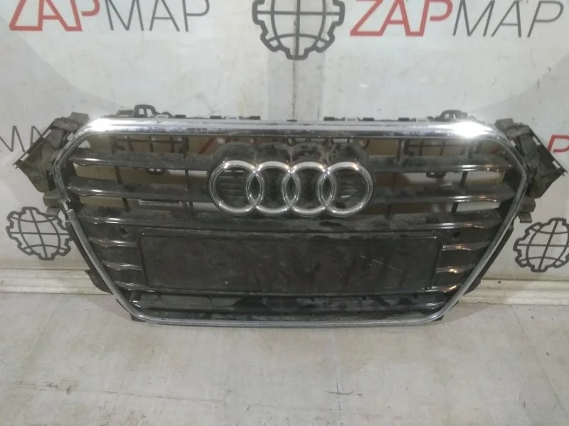 Решетка радиатора Audi A4 B8