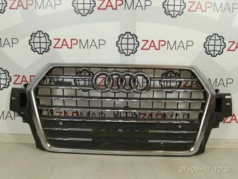 Решетка радиатора под парктроник передняя Audi Q7