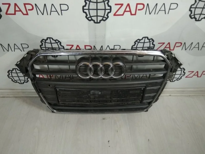 Решетка радиатора передняя Audi A4 B8 2011