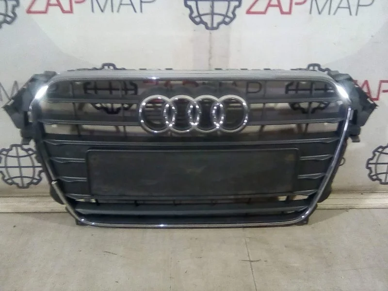 Решетка радиатора передняя Audi A4 B8 2011