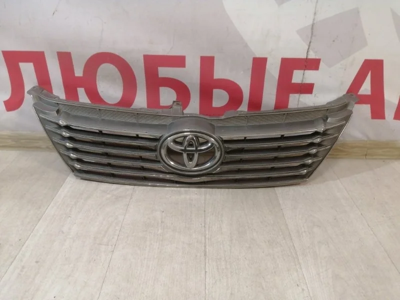 Решетка радиатора передняя Toyota Camry 50