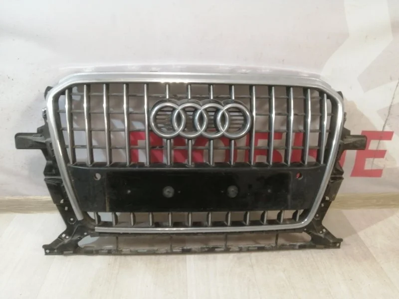 Решетка радиатора передняя Audi Q5 8R 2011-2017