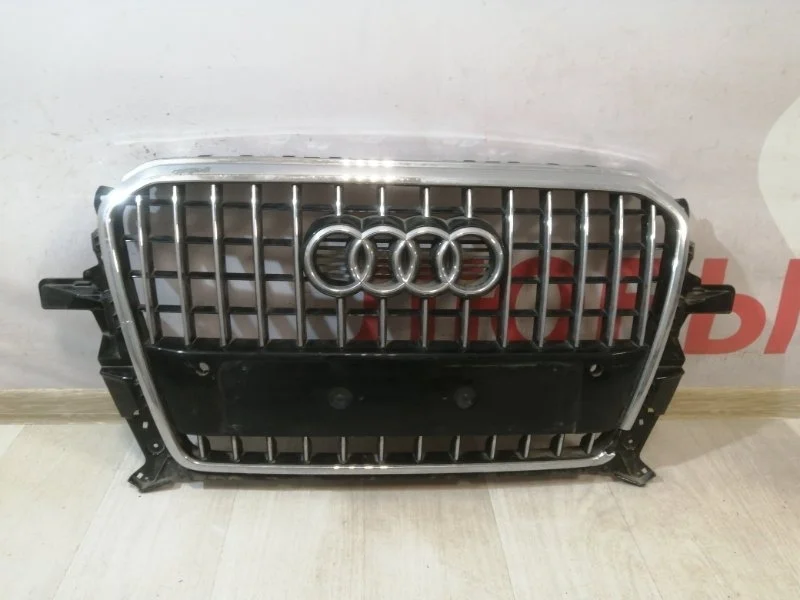 Решетка радиатора передняя Audi Q5 8R 2011-2017
