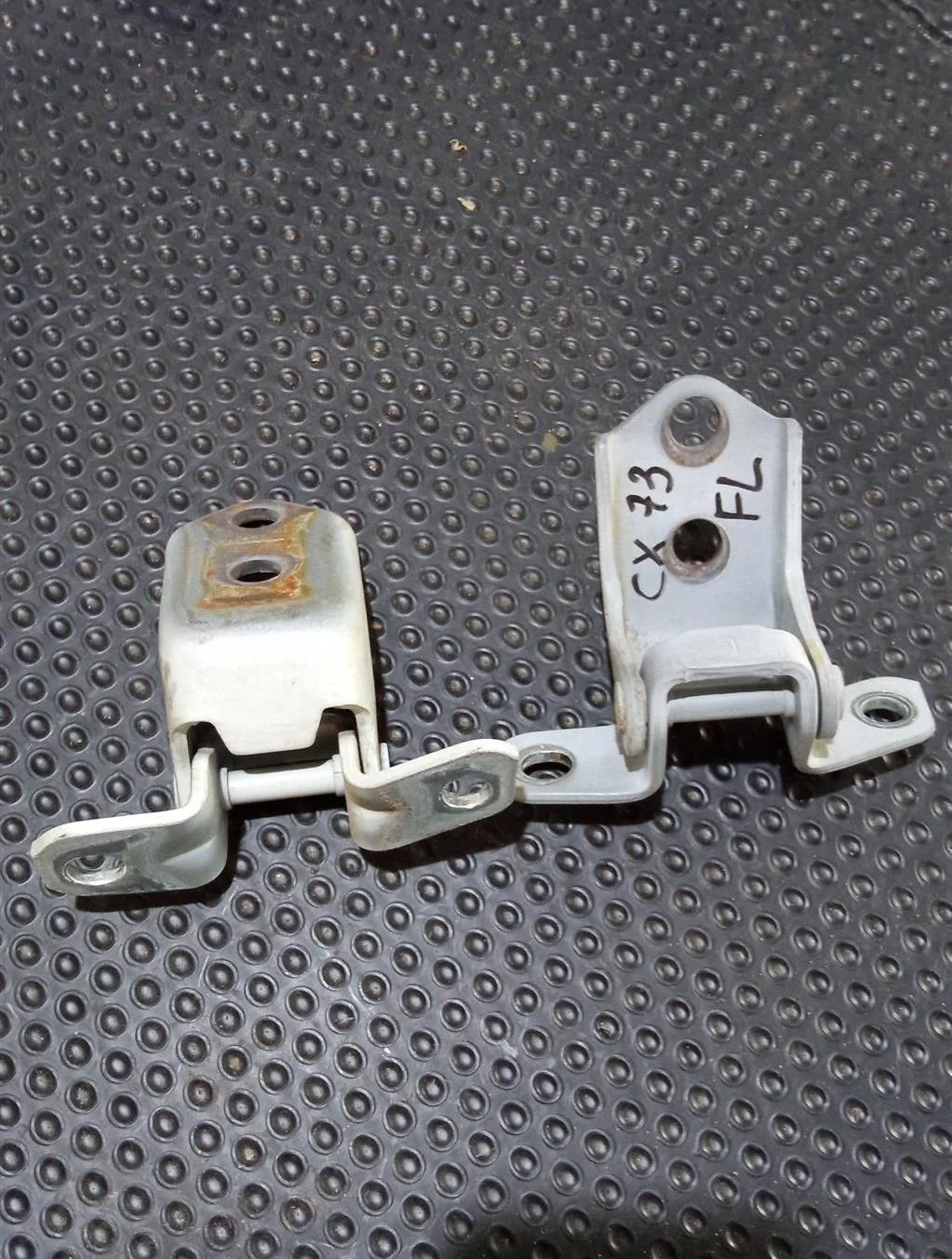 Б.у. петля двери MAZDA CX7 ER8 MAZDA CX7 ER8