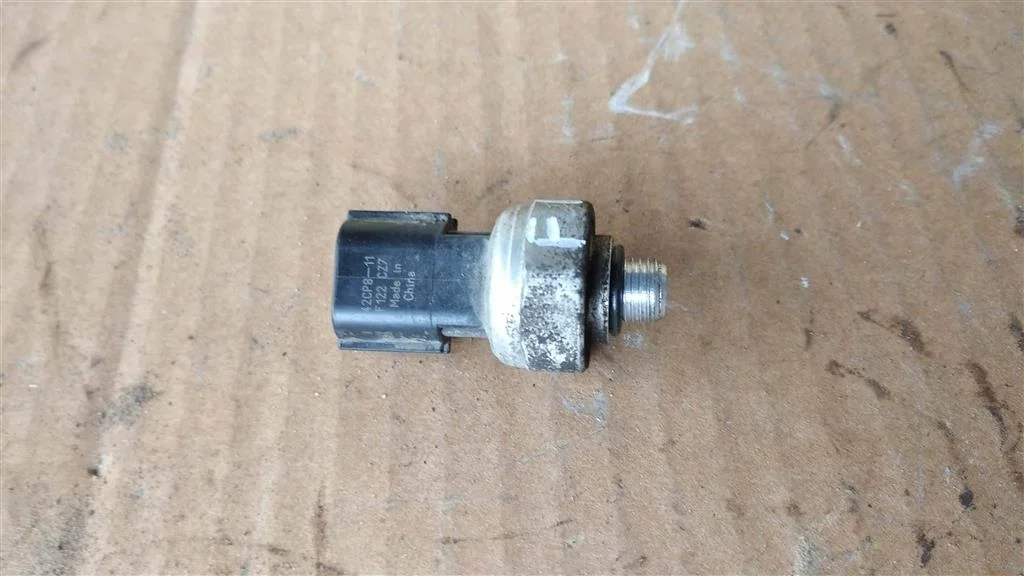 Б.у. датчик давления кондиционера NISSAN JUKE F15E NISSAN JUKE F15E