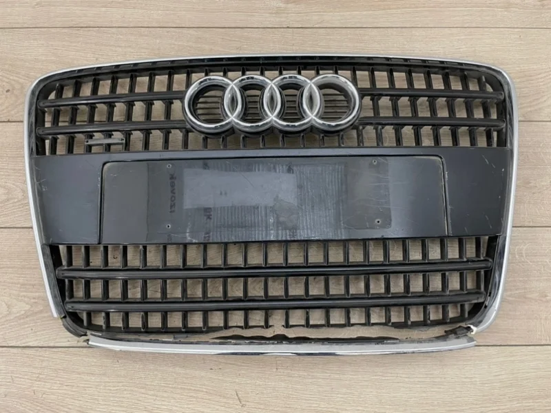 Решетка радиатора со значком Audi Q7 2007-2009 4L