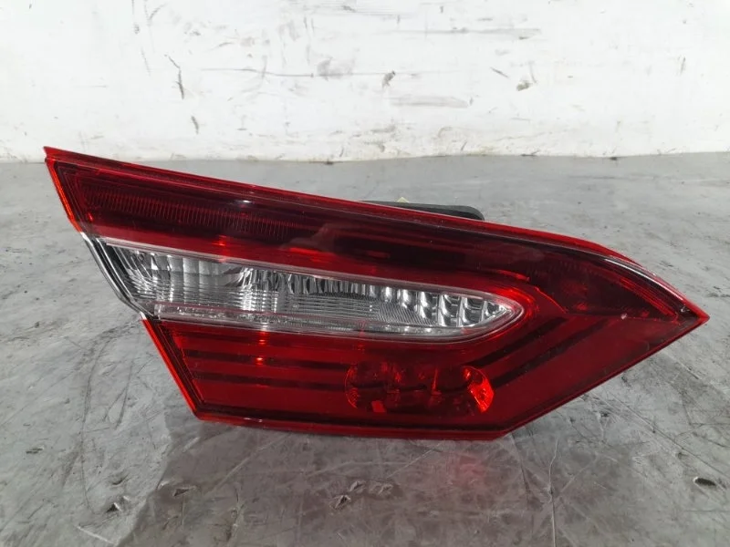 Фонарь Toyota Camry 2018-2021 70