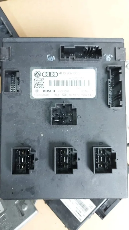 Блок управления бортовой сети Audi A8 2012 D4