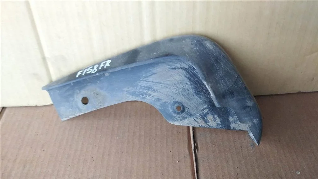Б.у. брызговик NISSAN JUKE F15E NISSAN JUKE F15E