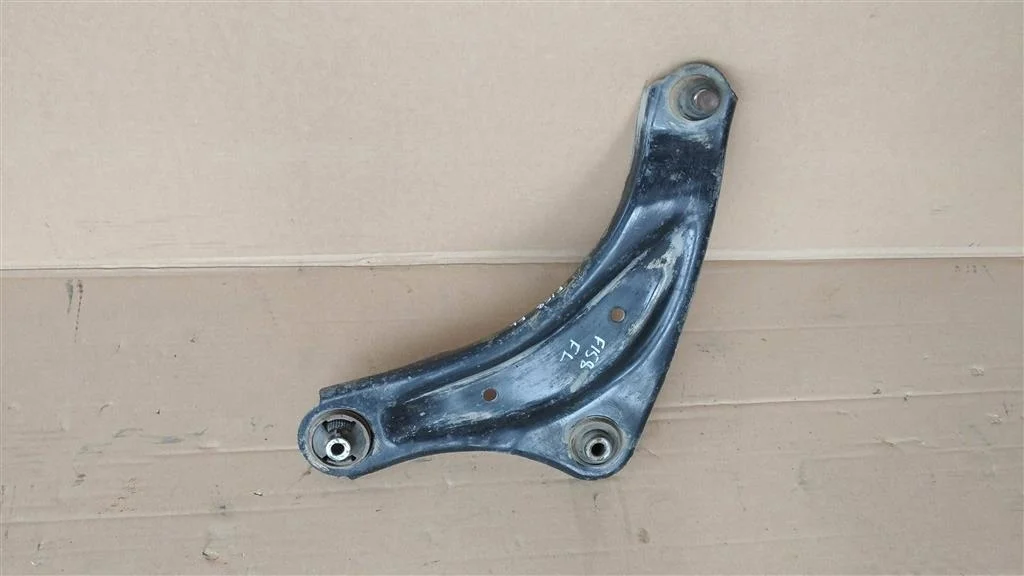 Б.у. рычаг NISSAN JUKE F15E NISSAN JUKE F15E