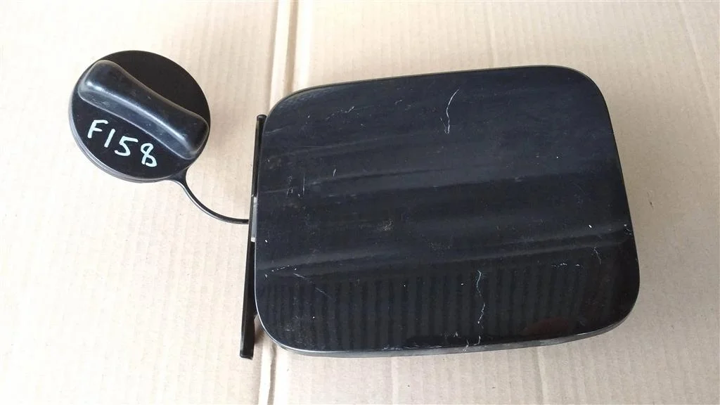 Б.у. лючок бензобака NISSAN JUKE F15E NISSAN JUKE F15E