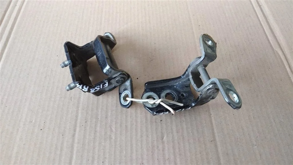 Б.у. петля двери NISSAN JUKE F15E NISSAN JUKE F15E