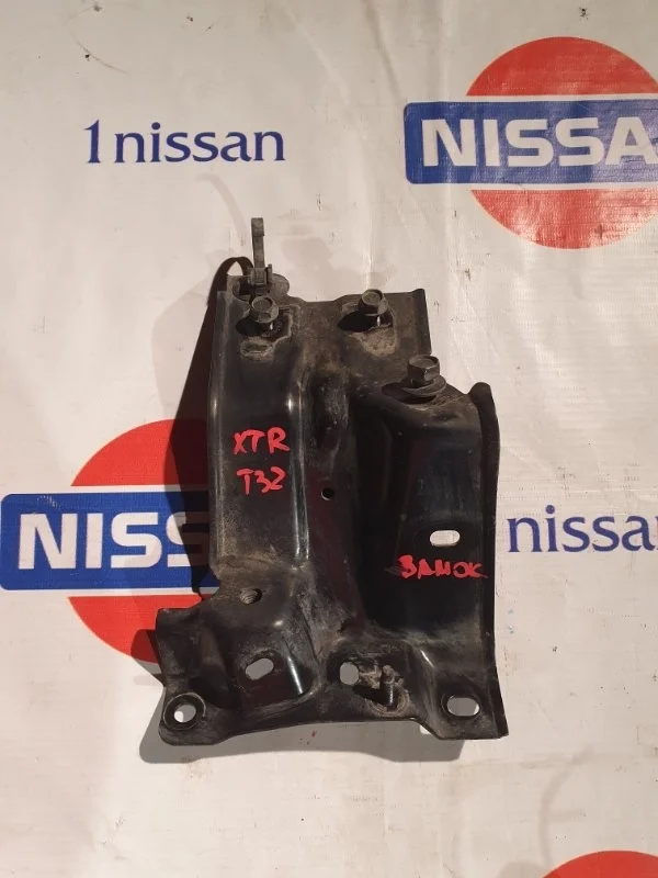 Кронштейн замка капота Nissan X Trail 2015 625504CB0A T32 MR20DD, передний