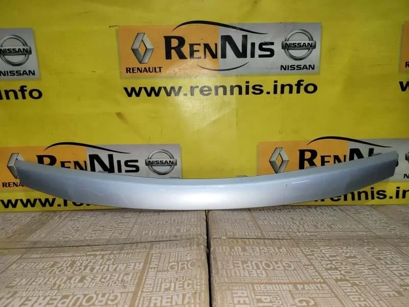 Молдинг решетки радиатора Renault Sandero