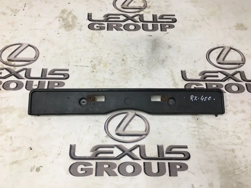 Панель крепления номерного знака передний Lexus