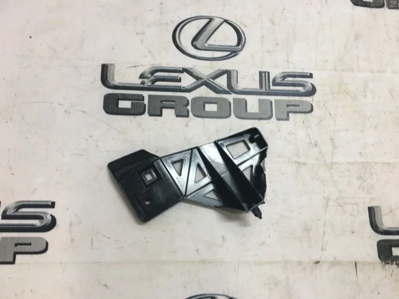 Кронштейн бампера задний правый Lexus Is250 GSE20