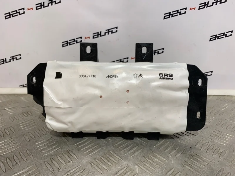 Подушка безопасности пассажира Citroen C4 2013 9687158080 B7