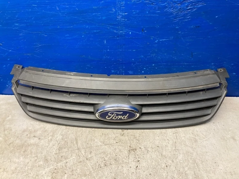 Решетка радиатора Ford C-Max 2007-2010 7M51R8138A