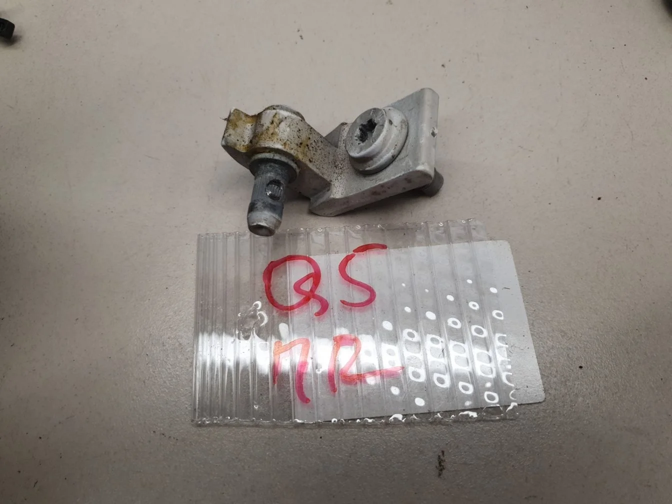 Петля двери для Audi Q5 8R 2008-2017