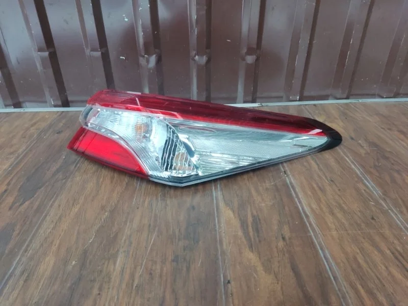 Фонарь Toyota Camry 2018-2021 70