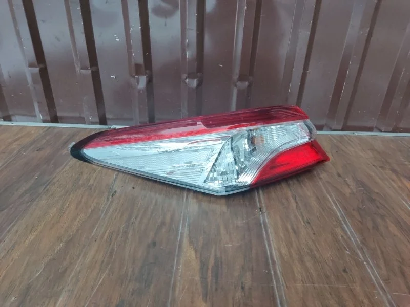Фонарь Toyota Camry 2018-2021 70