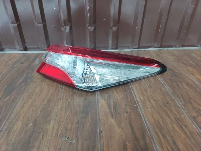 Фонарь Toyota Camry 2018-2021 70