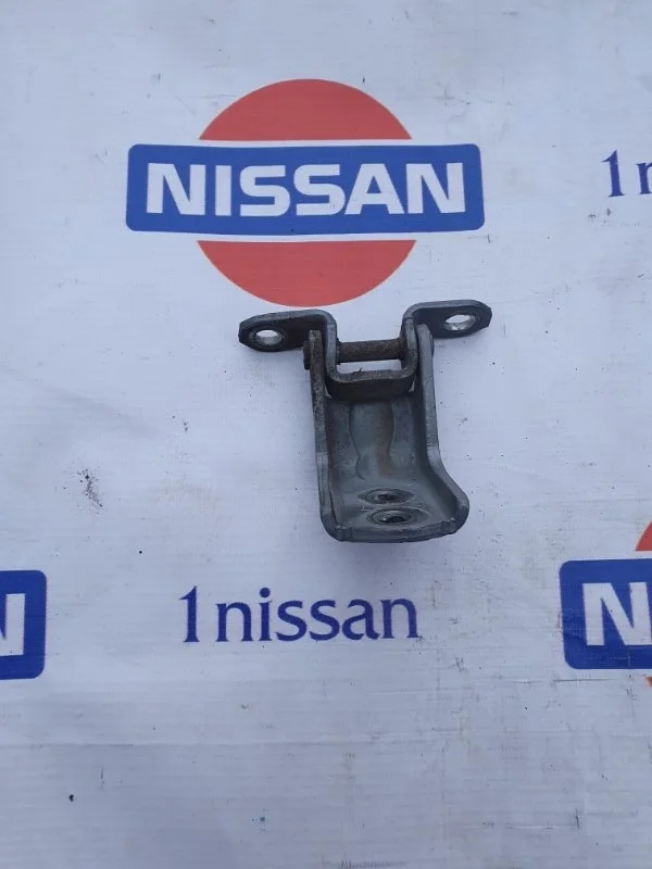 Петля двери Nissan X Trail 2015 80401JN00A T32 MR20DD, передняя правая
