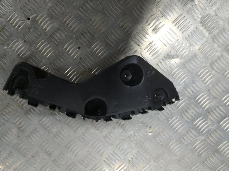Кронштейн заднего бампера Renault Duster 2009-2019 622214225R, левый