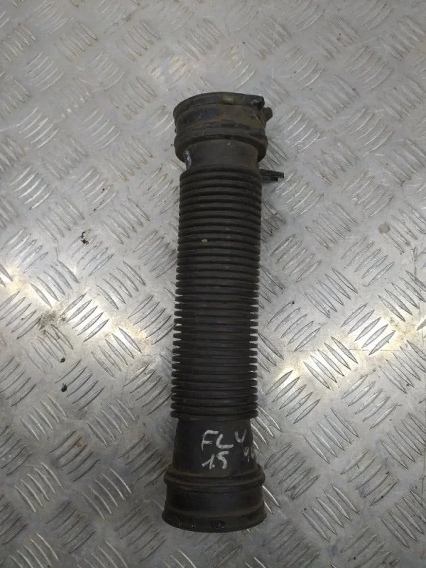 Патрубок воздушного фильтра Renault Megane 2009-2015 8200645982