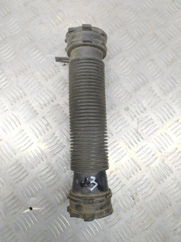 Патрубок воздушного фильтра Renault Megane 2009-2015 8200645982