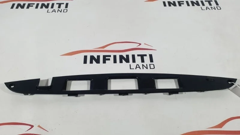 Накладка нижнего молдинга под подсветку номера Infiniti QX70/FX S51