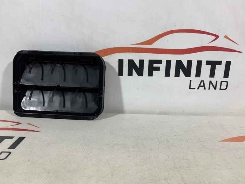 Решетка вентиляции багажника Infiniti M35/45 Y50