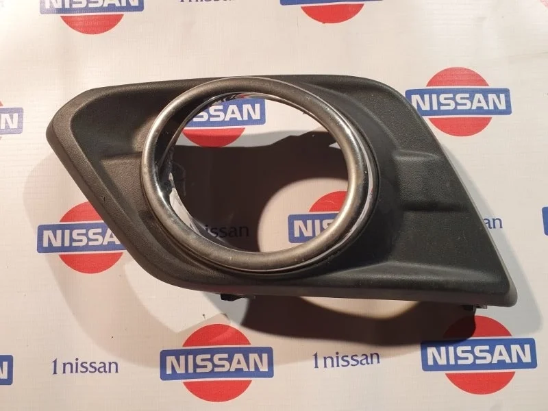 Накладка противотуманной фары Nissan X Trail 01/2014 н.в. 622574BA0B T32 MR20DD, передняя левая