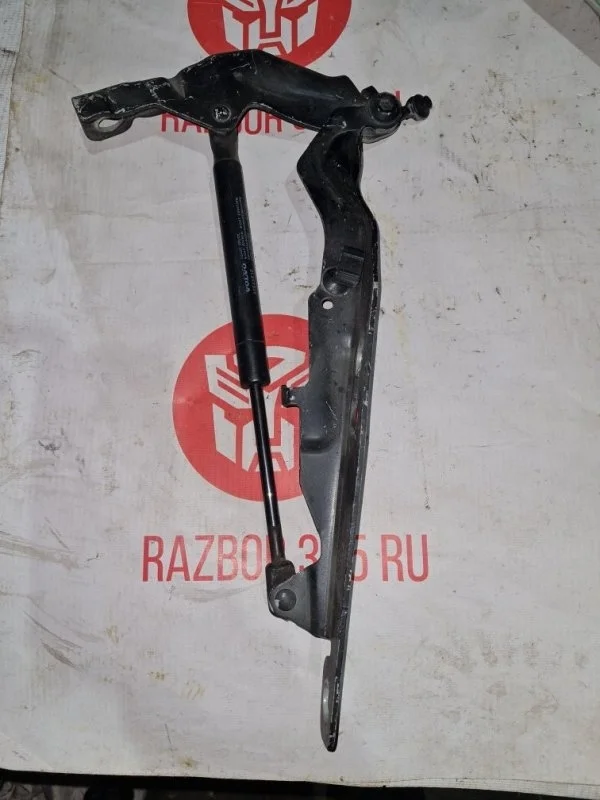 Петля капота Volvo V70 2008 универсал