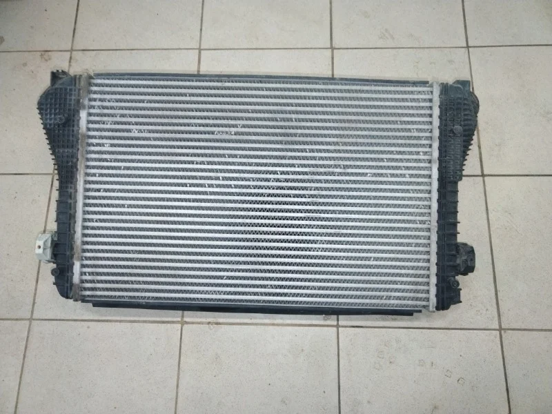 Радиатор интеркулера Volkswagen Passat 2010 B6
