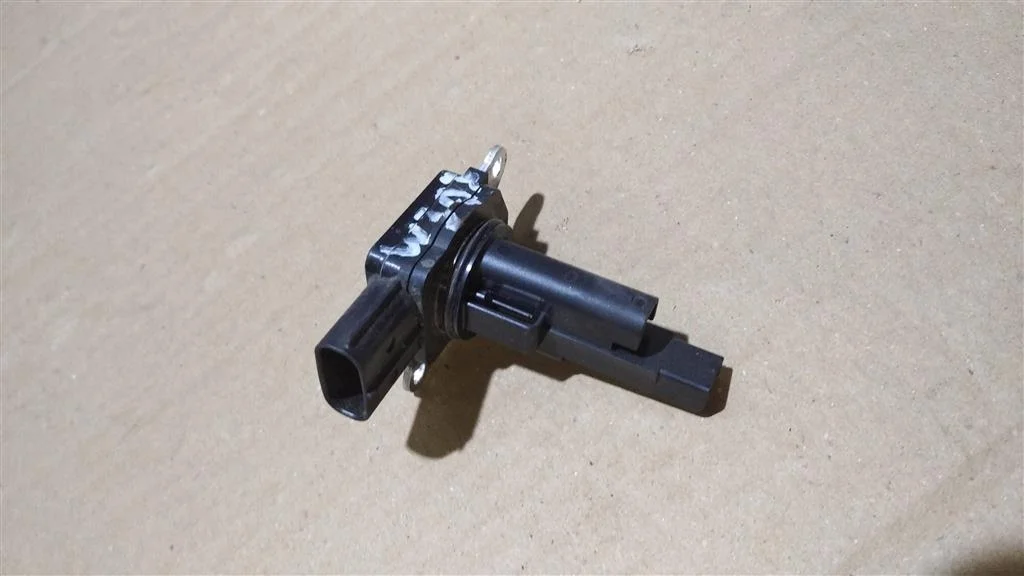 Б.у. датчик расхода воздуха/ дмрв TOYOTA PRIUS ZVW30 TOYOTA PRIUS ZVW30