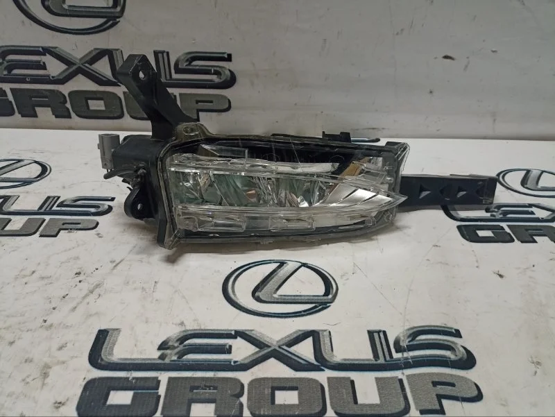 Фара противотуманная передняя правая Lexus Nx300H