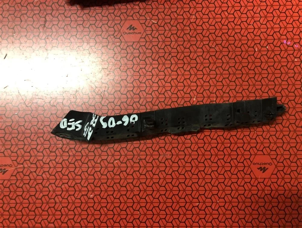 Кронштейн на крыло FR 06-09 SEDAN