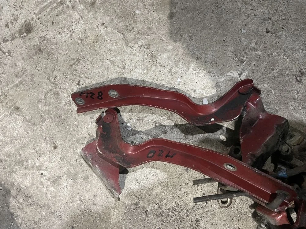 петли капота nissan qashqai J10 комплект