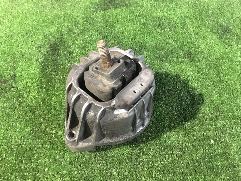 Подушка двигателя BMW x1 28iX 2013 E84