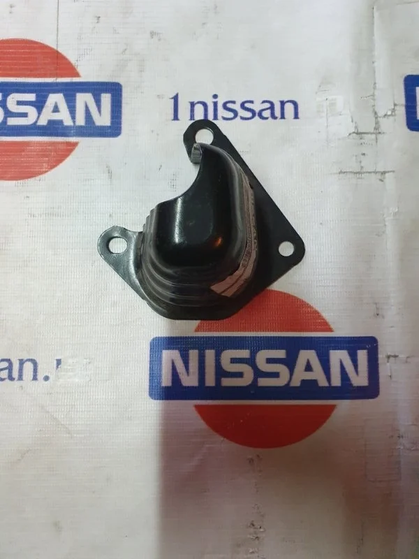 Кронштейн бампера заднего Nissan Qashqai 2006-2013 85212JD00A J10 MR20, задний правый