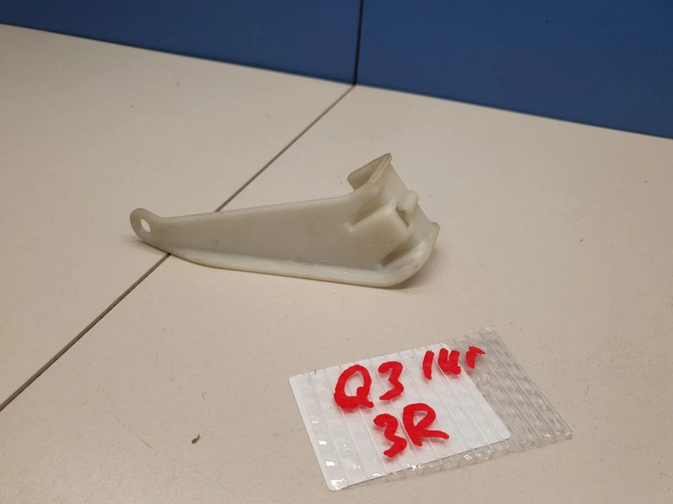 Кронштейн замка двери задний правой для Audi Q3 8U 2012-2018